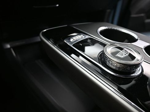 Certified 2024 Cadillac Lyriq Luxury AWD/4WD image 17