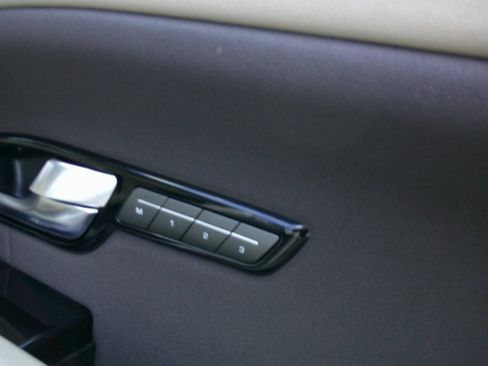 Used 2018 Land Rover Range Rover Evoque SE Premium image 71