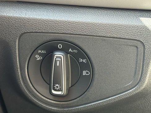 Used 2023 Volkswagen Atlas Cross Sport SE image 17