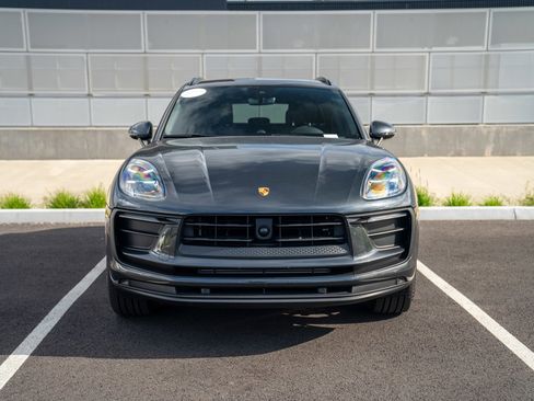 Certified 2023 Porsche Macan AWD/4WD image 6