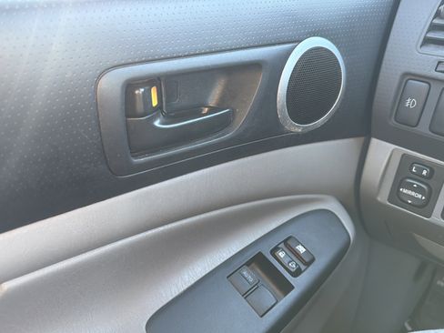 Used 2013 Toyota Tacoma 4x4 Access Cab V6 image 24