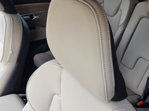 New 2025 Volvo XC90 T8 Plus w/ Protection Package Premier image 19