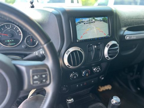 Used 2015 Jeep Wrangler Sahara w/ Connectivity Group AWD/4WD image 29