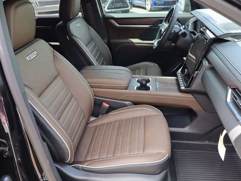New 2026 GMC Acadia Denali Ultimate w/ LPO, Floor Liner Package AWD/4WD image 29