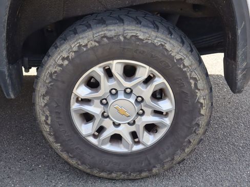 Certified 2023 Chevrolet Silverado 2500 LT w/ Convenience Package image 5