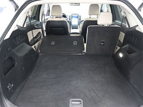 Used 2021 Ford Edge Titanium image 24