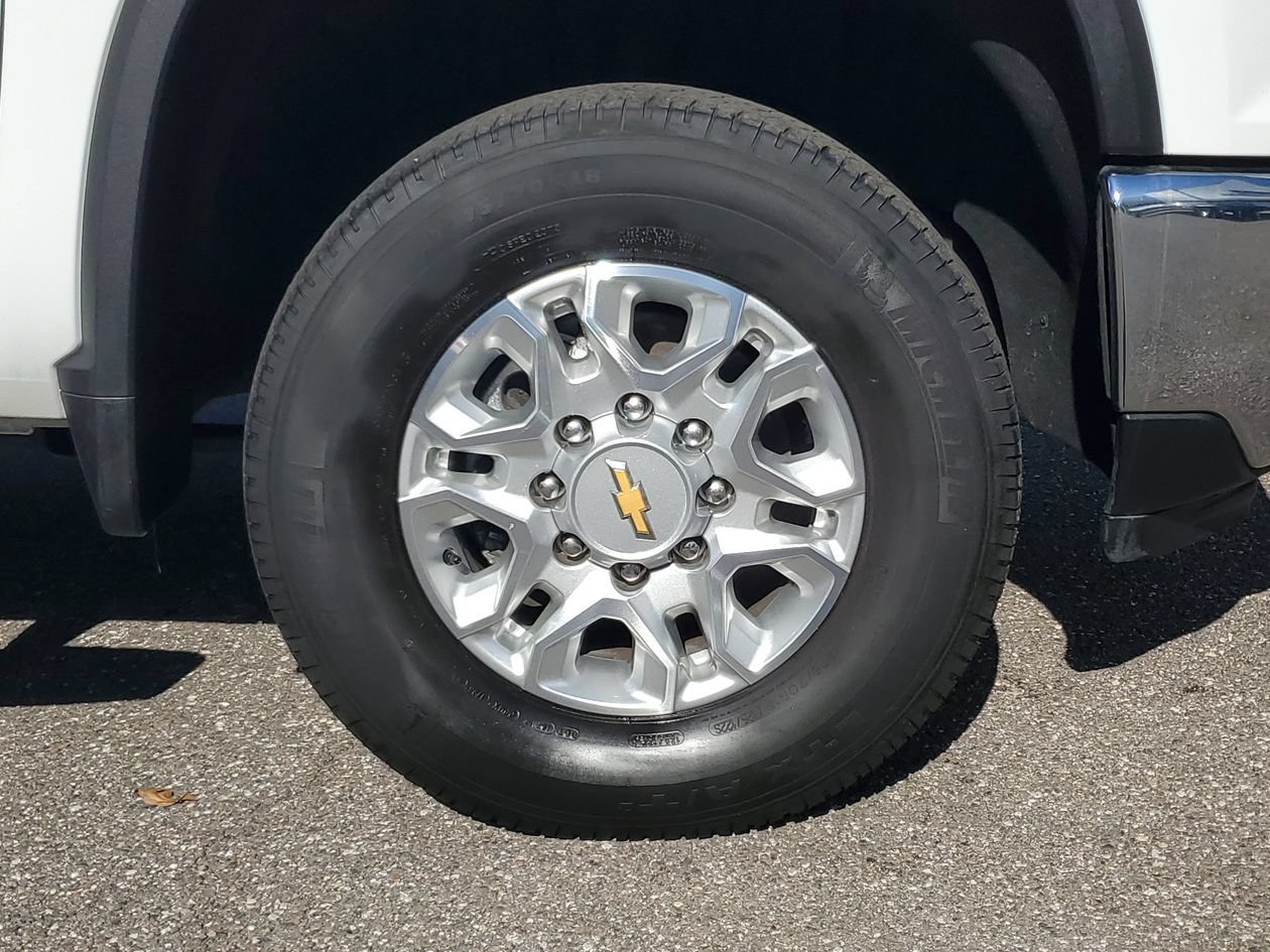 Used 2025 Chevrolet Silverado 3500 LT w/ Safety Package AWD/4WD image 5