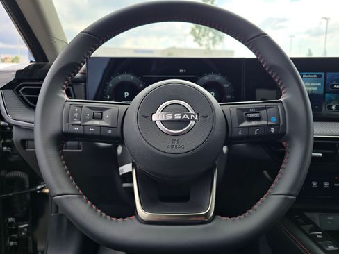 Used 2025 Nissan Kicks SR AWD/4WD image 22