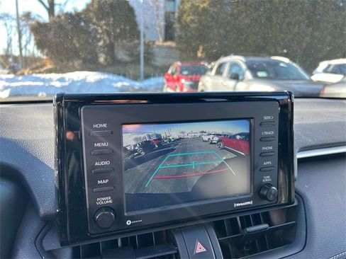 Used 2022 Toyota RAV4 LE image 16