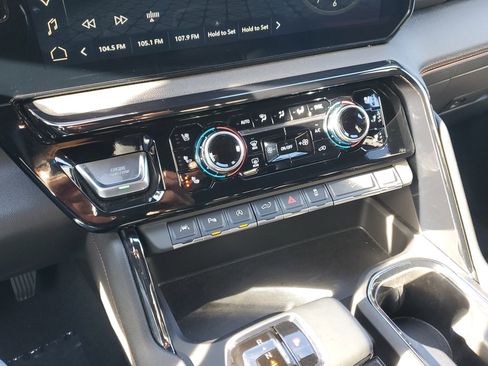 Used 2024 GMC Sierra 1500 AT4 w/ Technology Package image 23