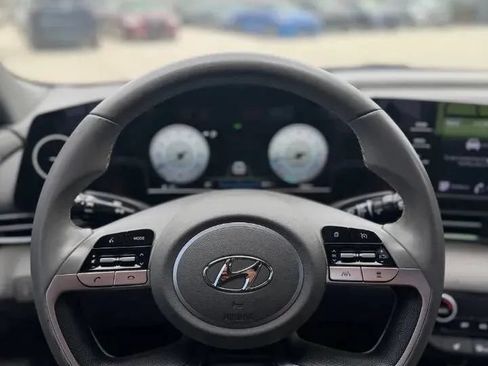 Used 2021 Hyundai Elantra SEL w/ Convenience + Premium Package FWD image 13