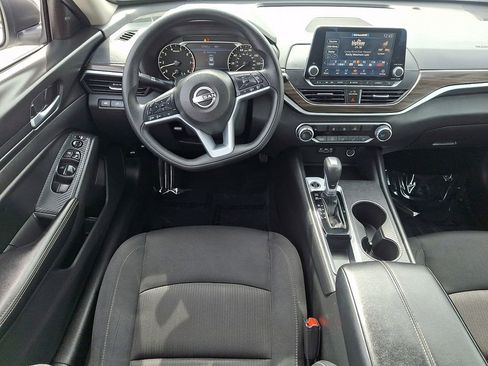 Used 2025 Nissan Altima 2.5 SV image 13