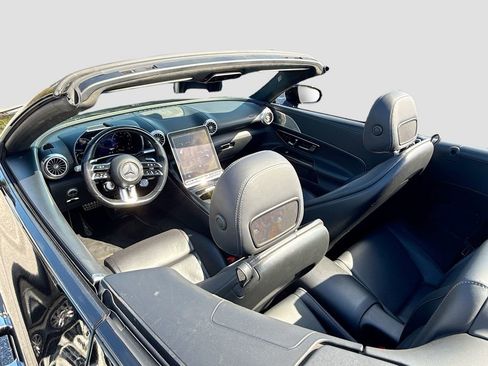 Used 2022 Mercedes-Benz SL 55 AMG 4MATIC w/ Driver Assistance Package image 27