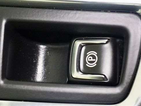 Used 2021 Chevrolet Equinox LT w/ LPO, Floor Liner Package image 21