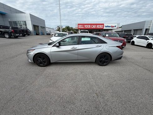 Used 2021 Hyundai Elantra SEL FWD image 2