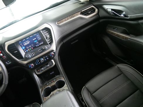 Certified 2020 GMC Acadia Denali w/ Denali Ultimate Package AWD/4WD image 11