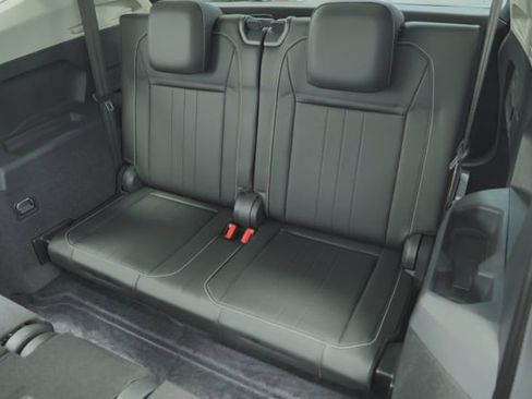 Certified 2022 Volkswagen Tiguan SE image 37