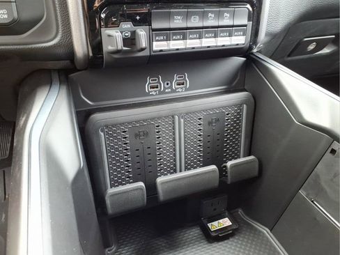 New 2025 RAM 2500 Laramie w/ Sport Appearance Package AWD/4WD image 25