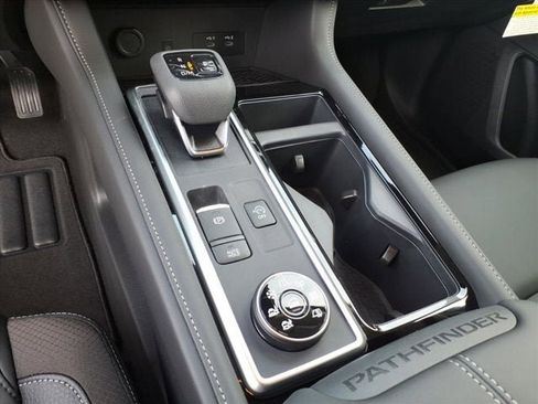 New 2026 Nissan Pathfinder SL image 9