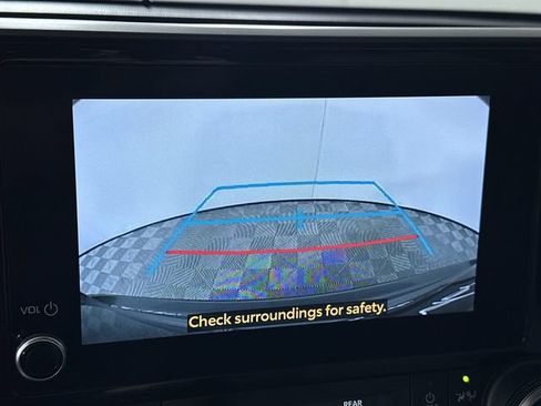 Used 2023 Toyota Highlander XLE AWD/4WD image 15