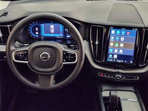 Used 2025 Volvo XC60 B5 Plus image 27