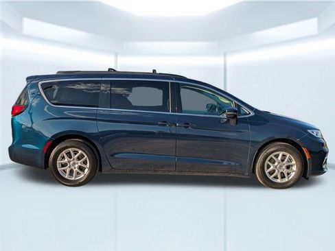 Used 2022 Chrysler Pacifica Touring-L image 7