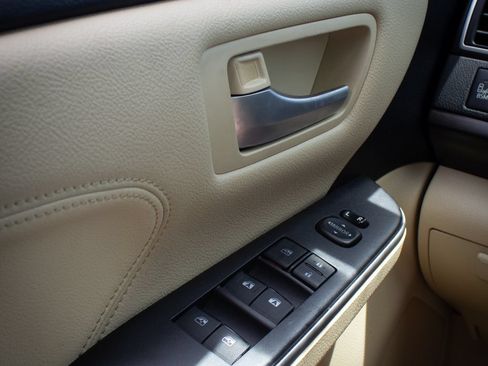 Used 2015 Toyota Camry XLE FWD image 9