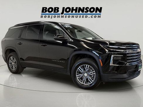 Used 2025 Chevrolet Traverse LT AWD/4WD image 1