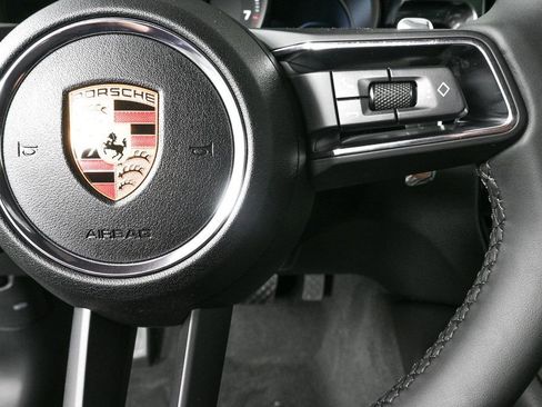 Certified 2025 Porsche Macan image 10