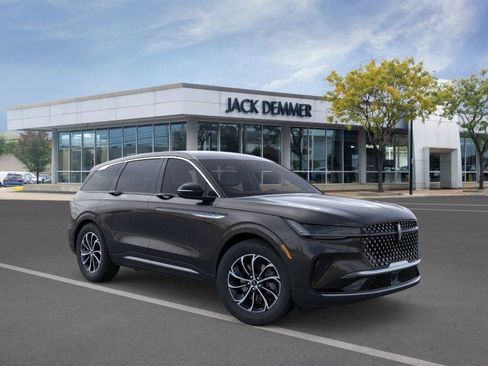 Used 2025 Lincoln Nautilus Premier image 7