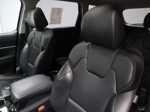 Used 2025 Kia Telluride S FWD image 24
