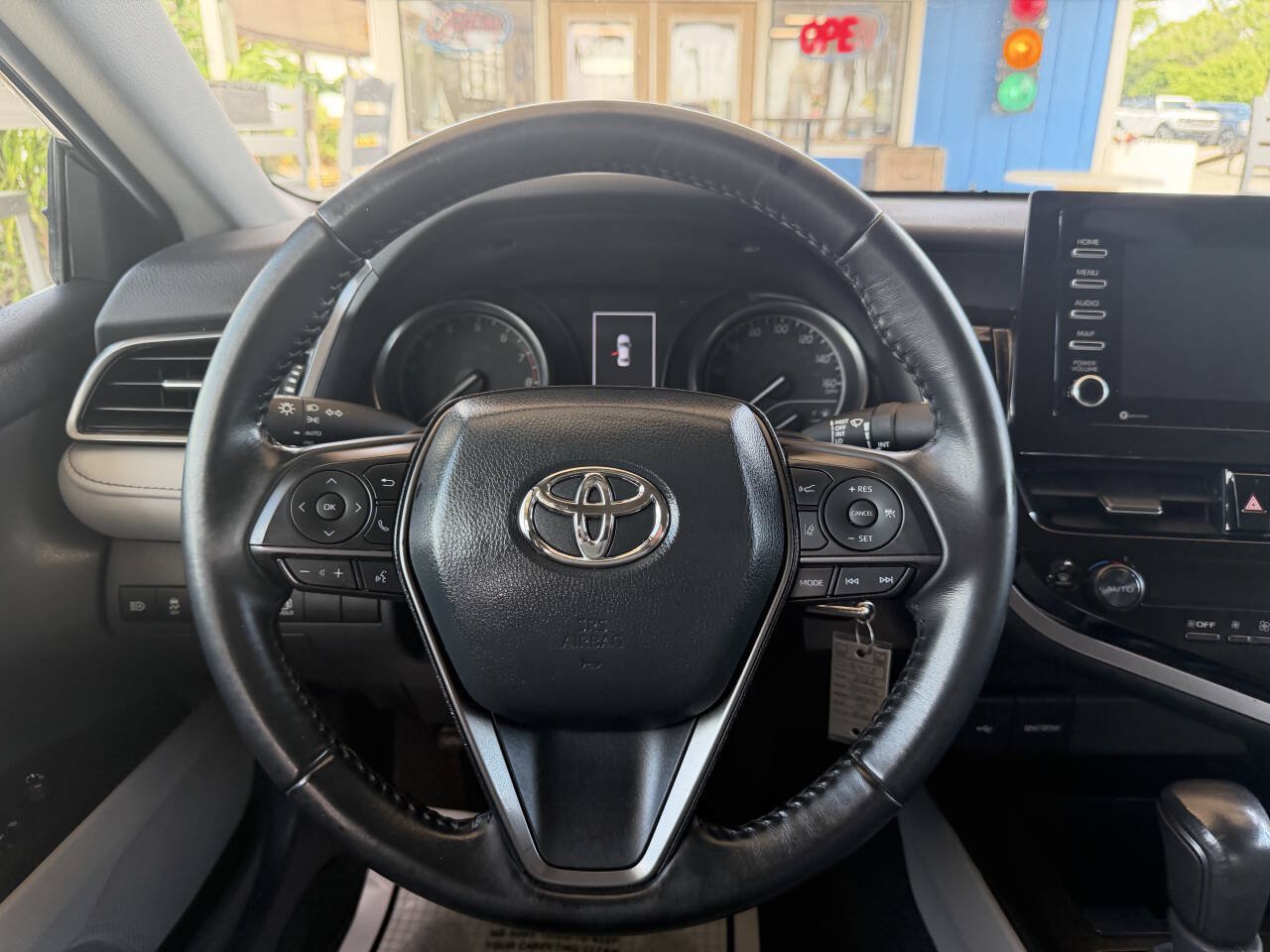 Used 2022 Toyota Camry SE FWD image 11