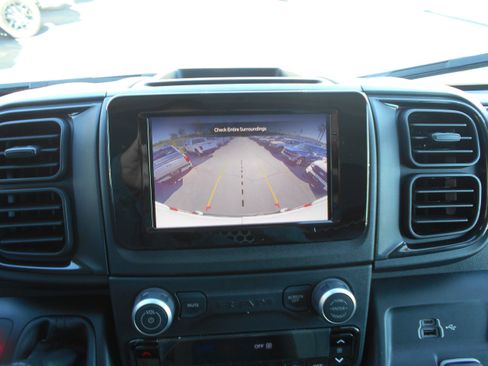 Used 2025 RAM ProMaster 2500 w/ Convenience Group image 18