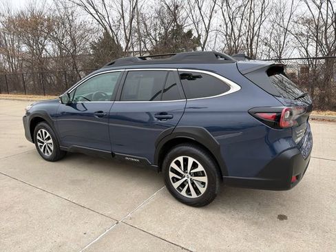 Used 2024 Subaru Outback Premium image 3