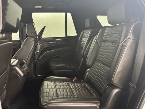 Used 2022 Cadillac Escalade Premium Luxury Platinum image 15