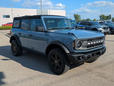 Used 2023 Ford Bronco Black Diamond image 2
