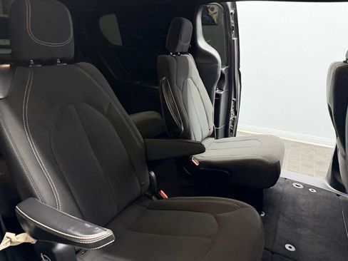 Used 2018 Chrysler Pacifica Touring Plus w/ S Appearance Package FWD image 43