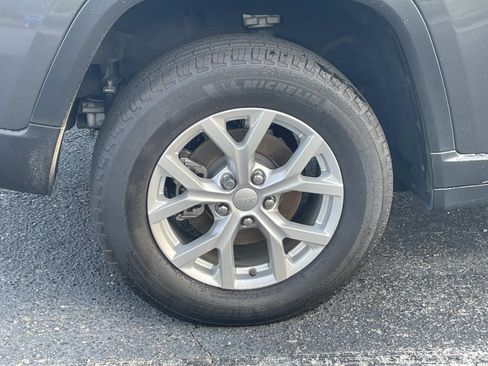 Used 2023 Jeep Grand Cherokee Limited RWD image 12