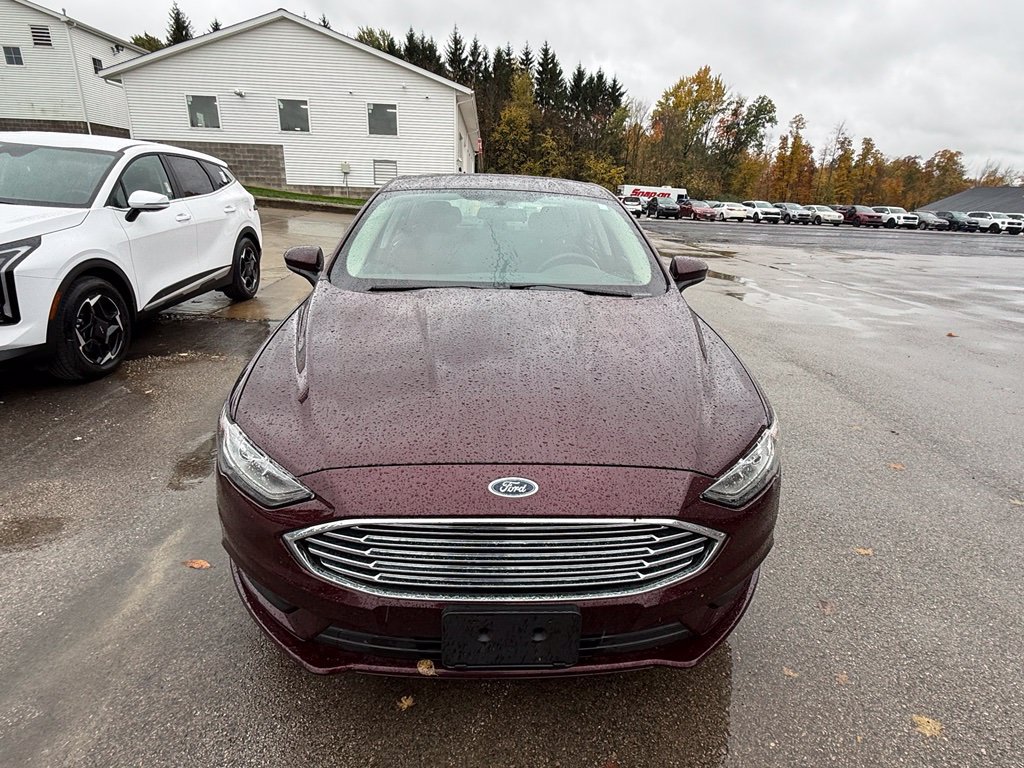Used 2018 Ford Fusion SE w/ Fusion SE Technology Package FWD image 4