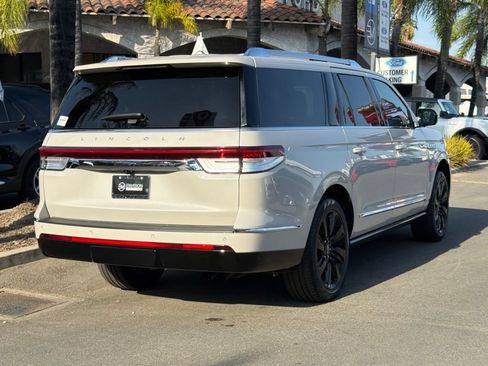 Used 2023 Lincoln Navigator L Reserve AWD/4WD image 8