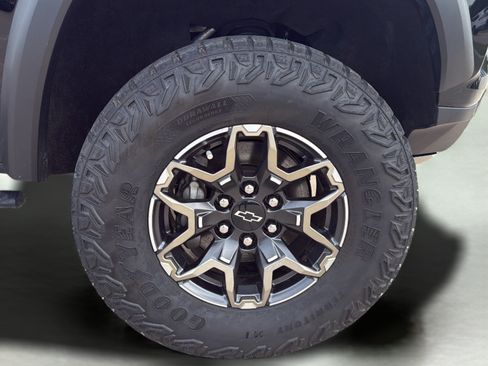Used 2024 Chevrolet Colorado ZR2 w/ ZR2 Convenience Package III AWD/4WD image 9