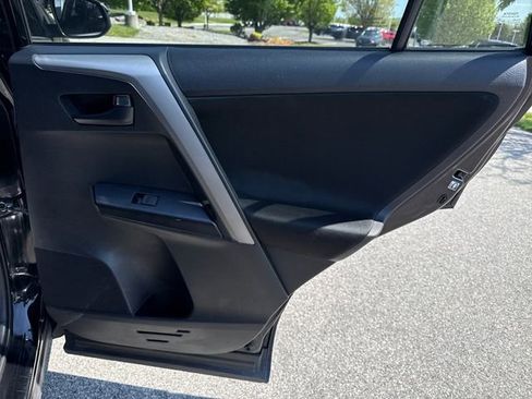 Used 2018 Toyota RAV4 LE w/ Carpet Mat Package AWD/4WD image 16