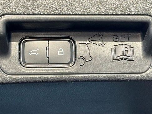 Used 2025 Ford Explorer ST-Line image 19