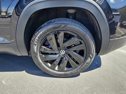Used 2022 Volkswagen Atlas Cross Sport SE FWD image 32
