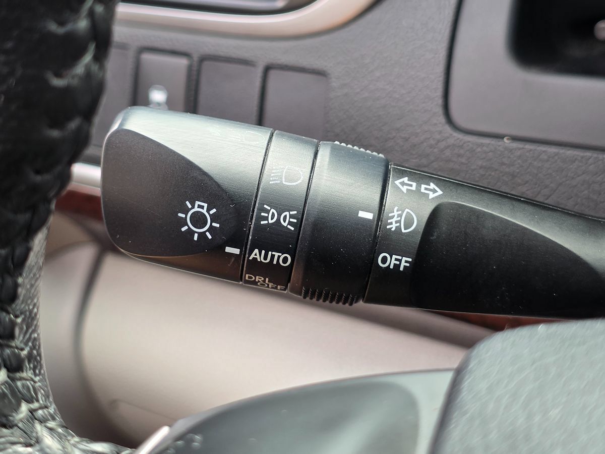 Used 2012 Toyota Camry XLE w/ Leather Pkg FWD image 50