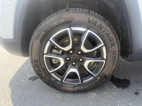 Used 2025 Jeep Compass Trailhawk AWD/4WD image 16