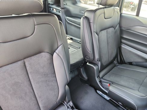 New 2025 Jeep Grand Cherokee L Altitude image 19