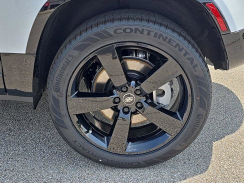 Certified 2025 Land Rover Defender 90 X-Dynamic SE image 6