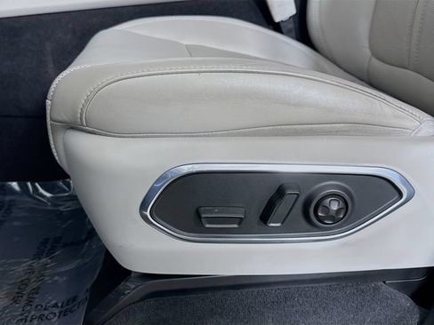 Used 2023 Jeep Wagoneer Series III w/ Rear Seat Video Group 1 AWD/4WD image 20