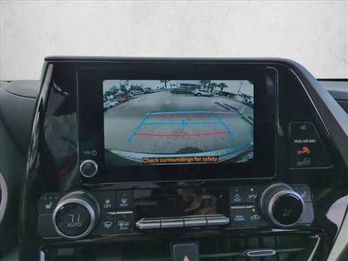 Certified 2026 Toyota Highlander XLE AWD/4WD image 13